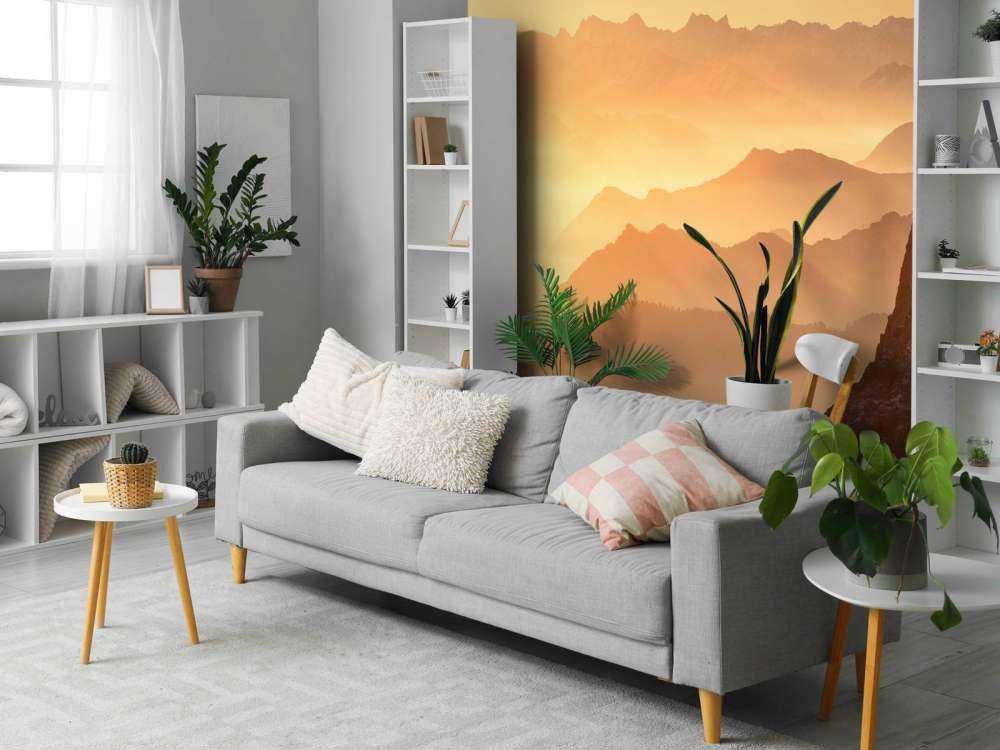 Éclat doré sur les couches de montagnes