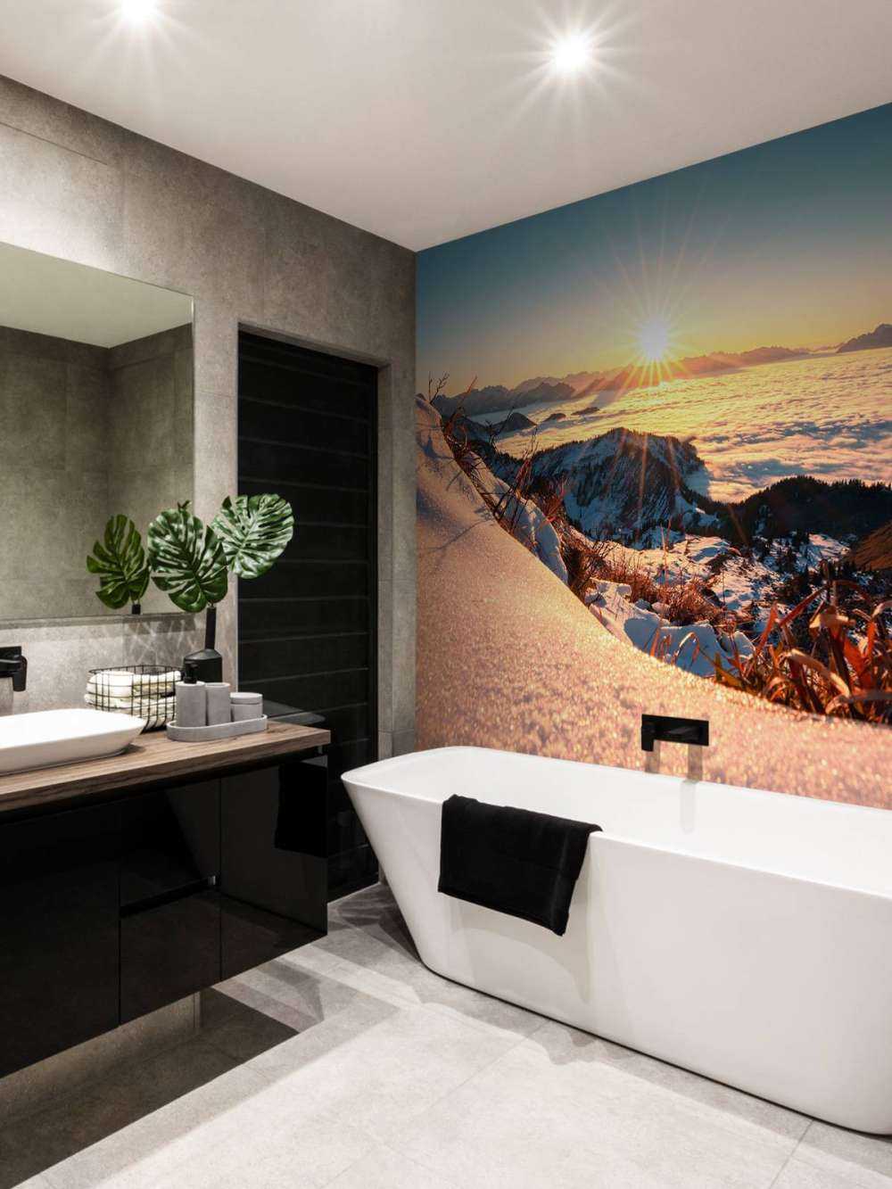 Lumière du soleil sur une pente alpine enneigée.