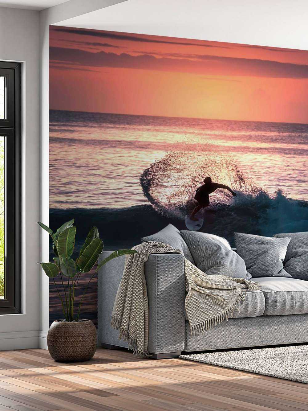 Surfeur dans la lueur rose du soir