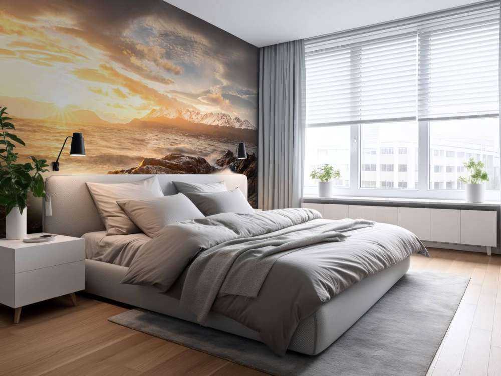 Coucher de soleil doré sur la côte montagneuse