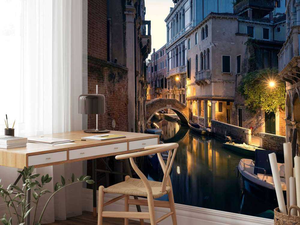 Lueur du soir sur le canal