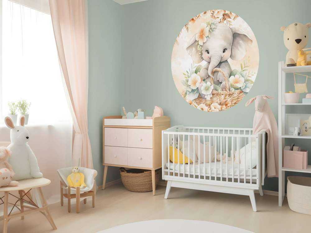 Éléphant ombragé dans un panier de fleurs