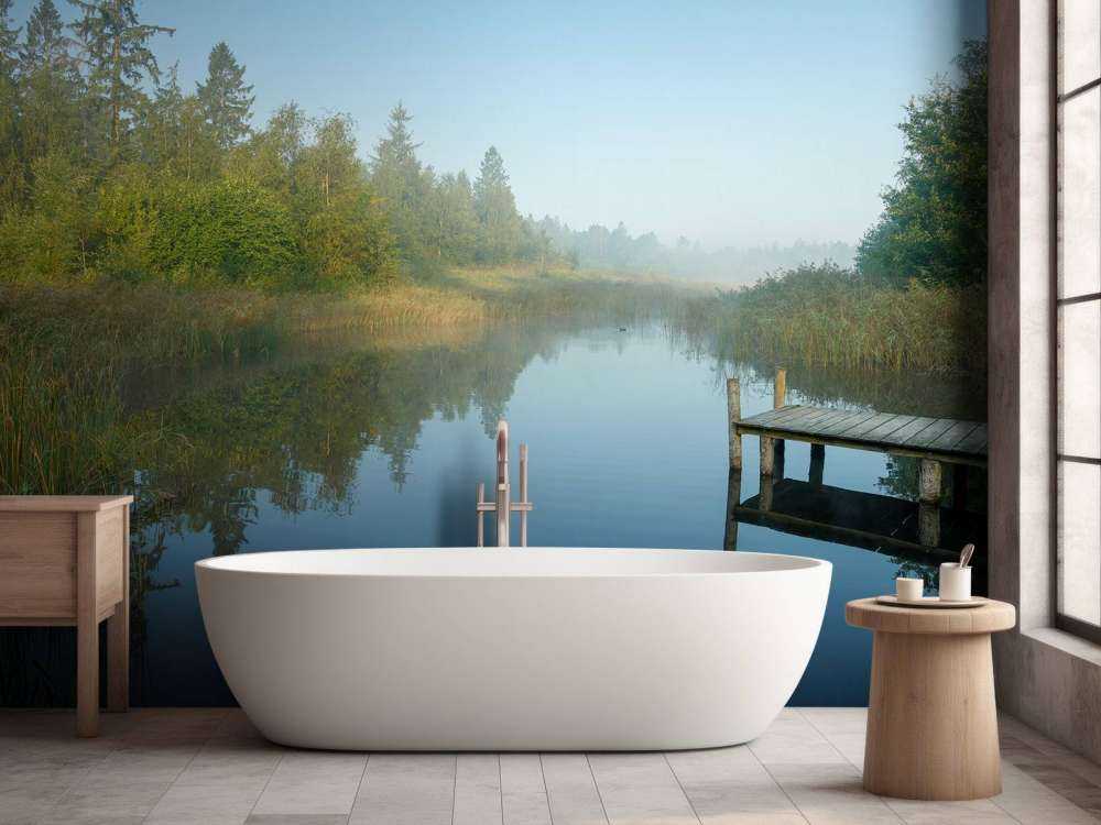 Echafaudages en bois dans la forêt