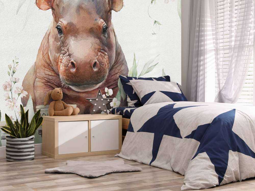Bébé hippopotame dans les feuilles