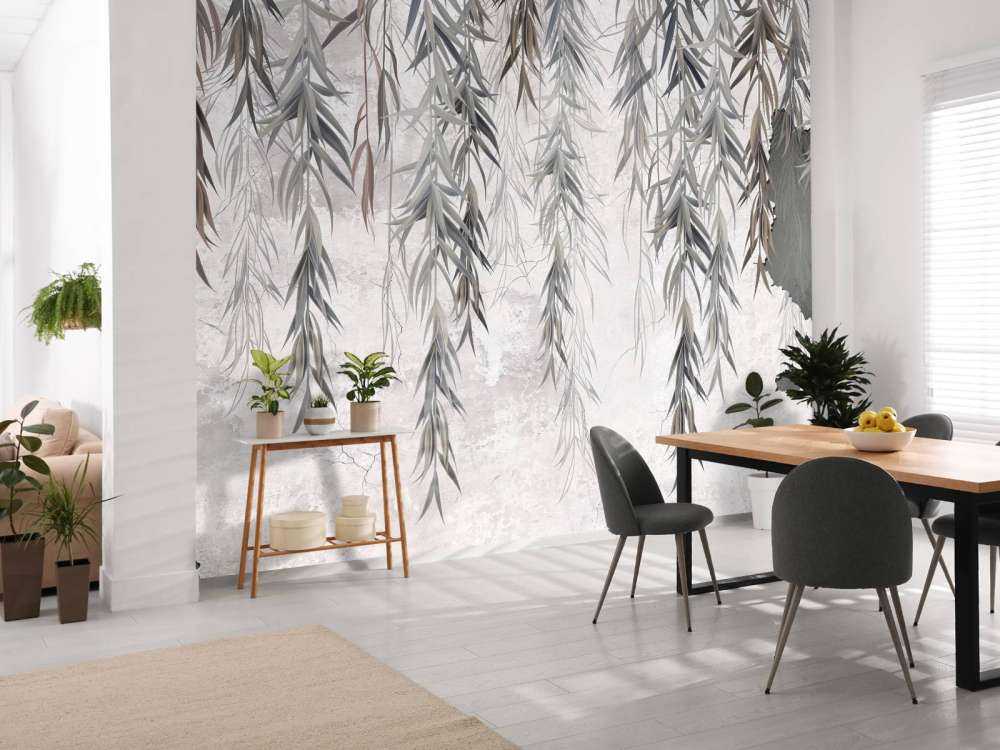 Branches suspendues sur un mur en béton