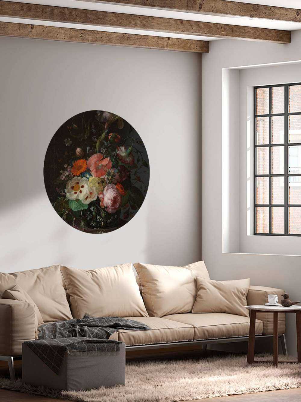 Nature morte avec des fleurs sur une table en marbre