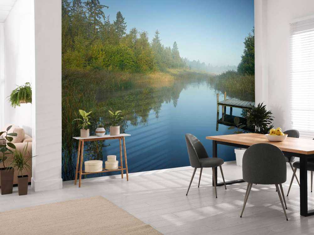 Echafaudages en bois dans la forêt