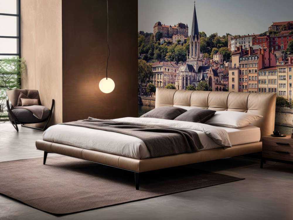 Centre-ville ensoleillé avec des façades pastel