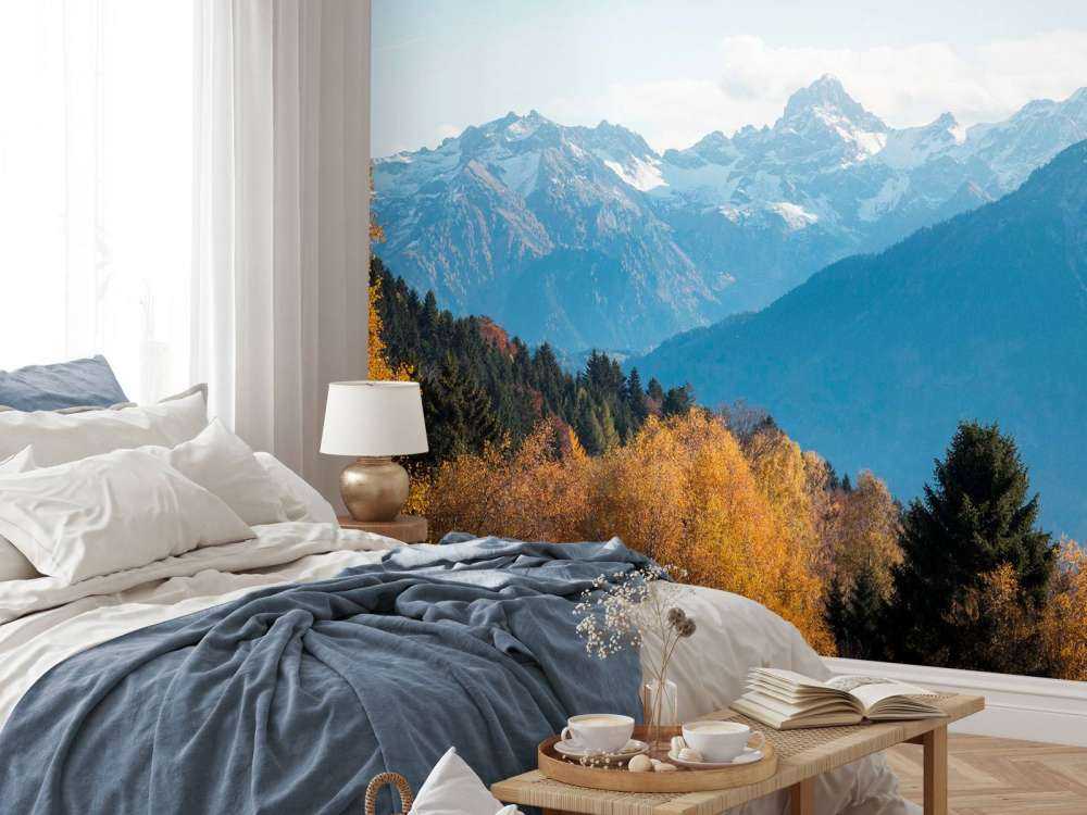 Couleurs d'automne pour les sommets enneigés.