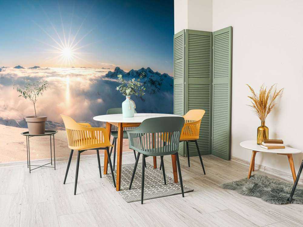 Zone au-dessus de la couche nuageuse dans le panorama alpin