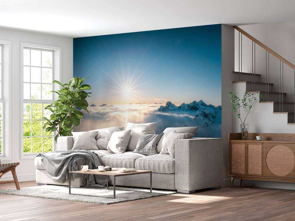 Zone au-dessus de la couche nuageuse dans le panorama alpin