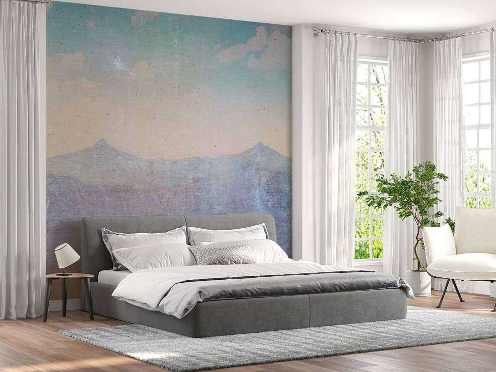 Paysage montagneux estompé dans la lumière du matin