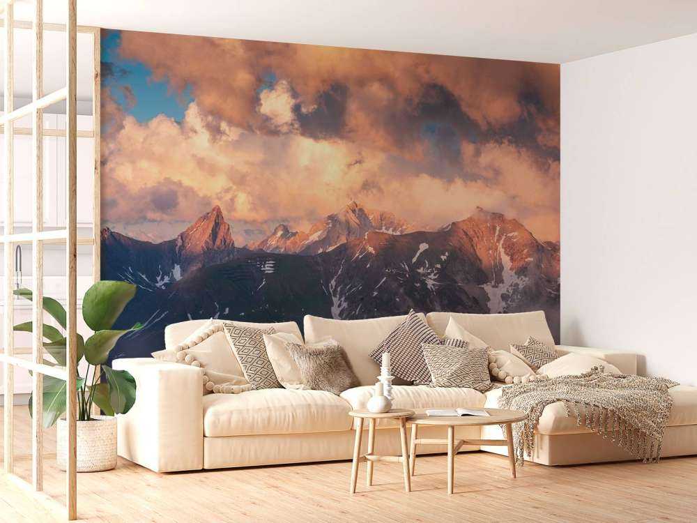 Lumière du soir sur la crête de la montagne