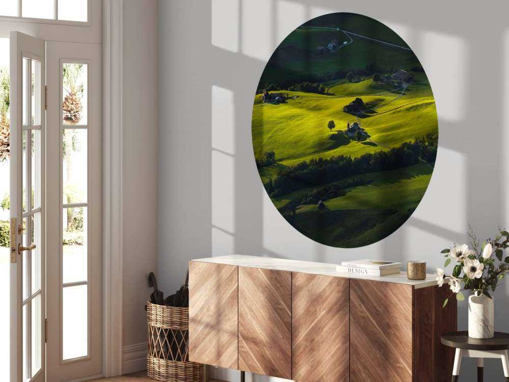 Collines vallonnées à la lumière du soir.