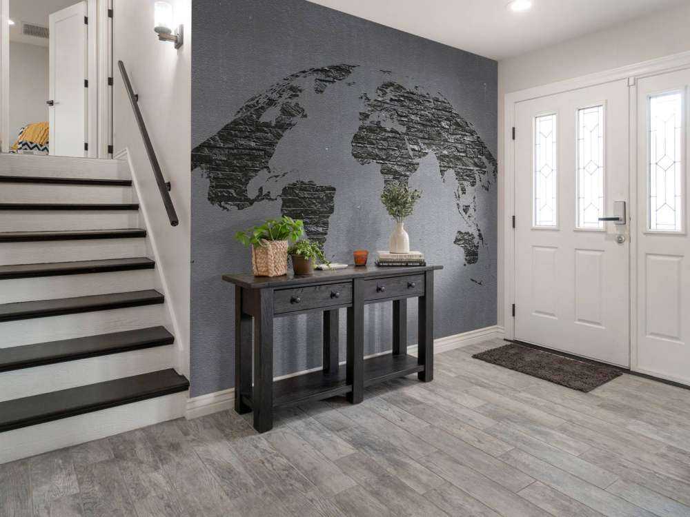 Pierres de la carte du monde sur du béton gris