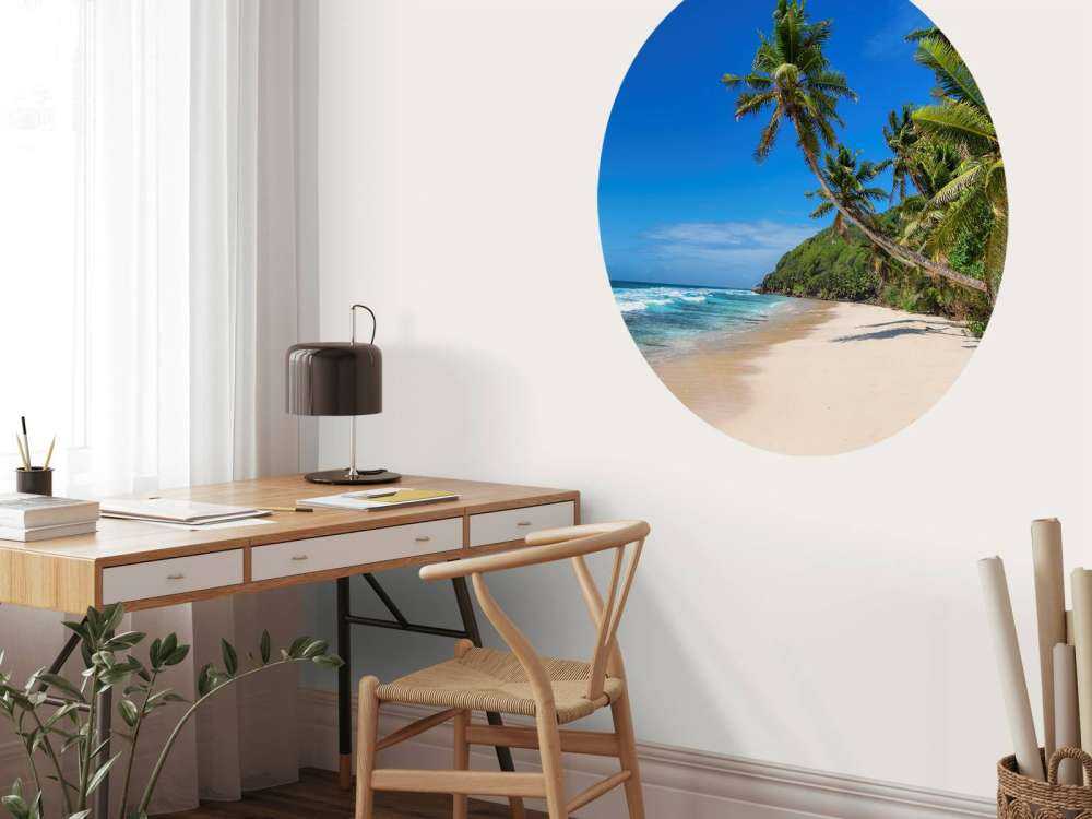 Grande plage ensoleillée