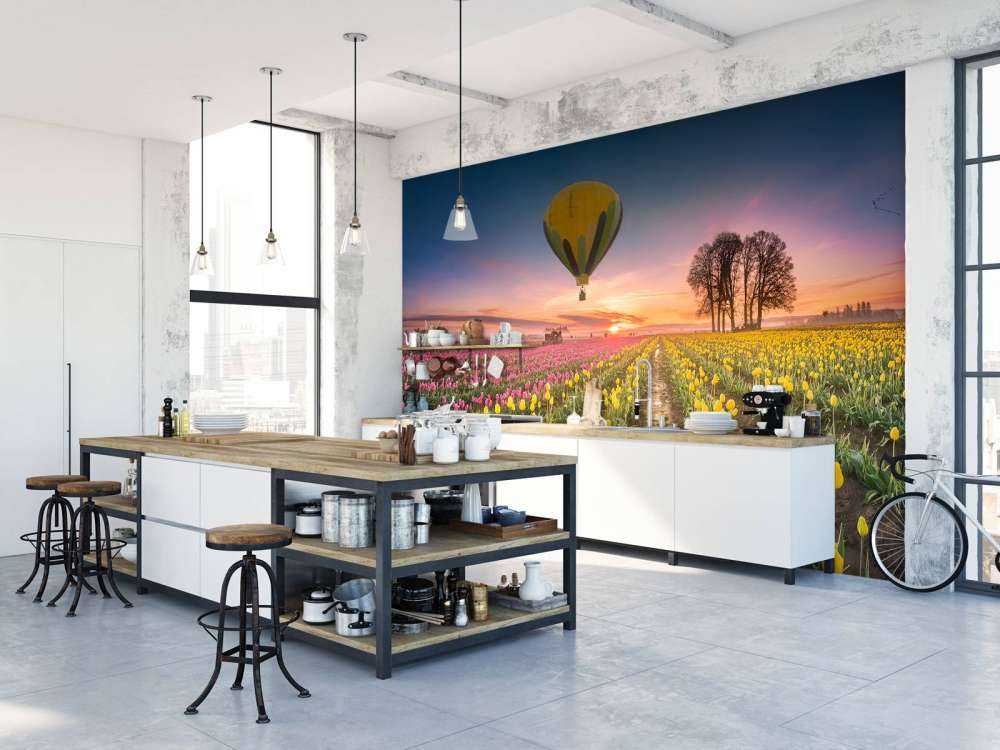 Champ de tulipes jaunes et roses