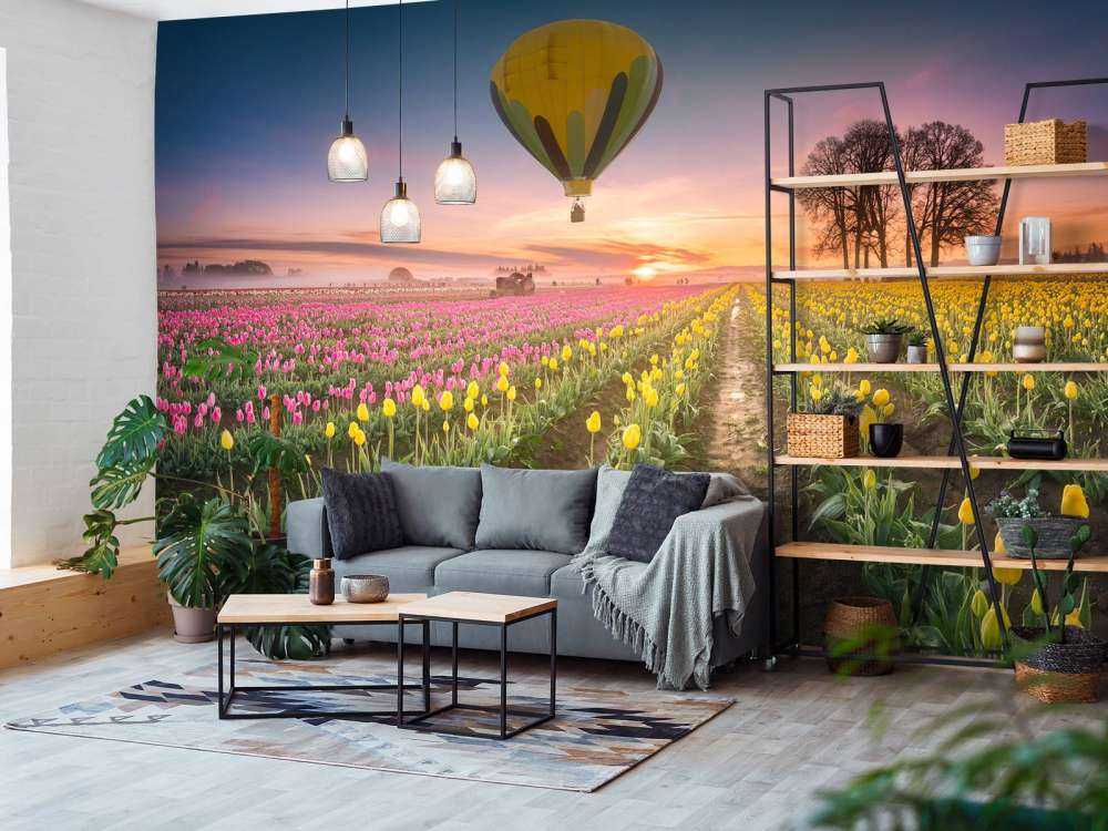 Champ de tulipes jaunes et roses