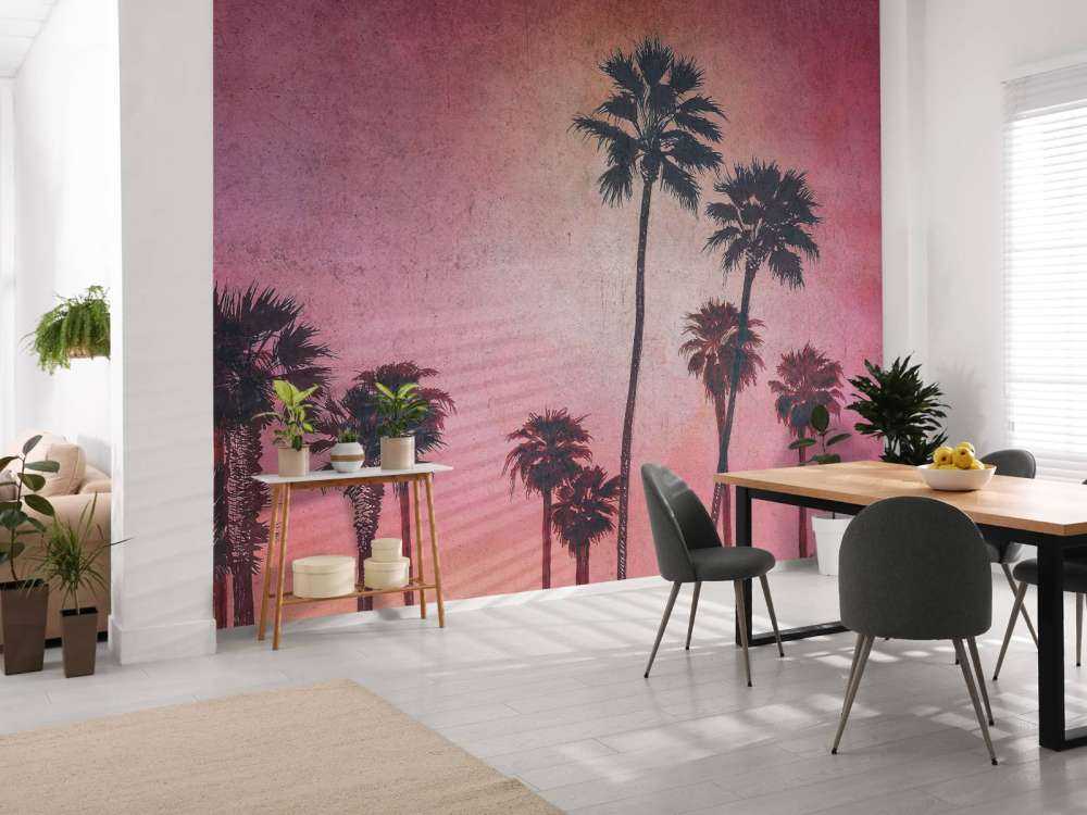 Palmiers dans la lueur rose du soir