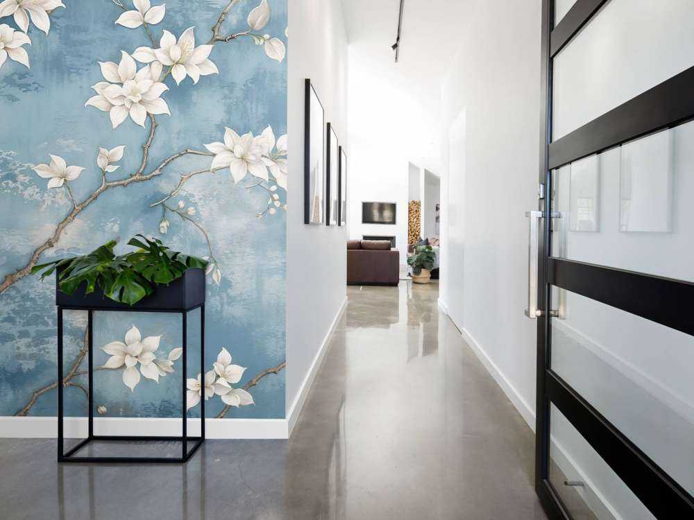 Fleur de magnolia blanche sur fond bleu