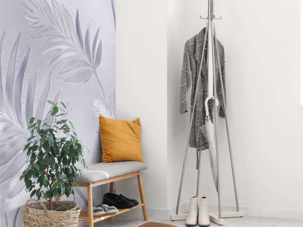 Feuilles dorées sur un bleu pâle foncé