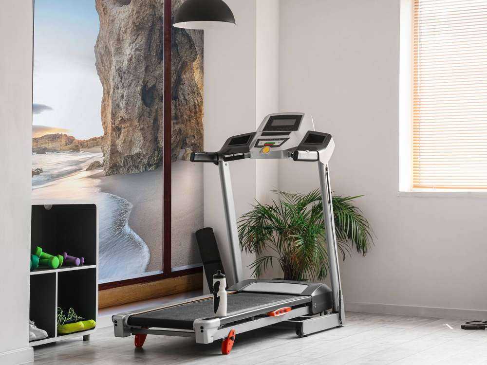 Vue sur la mer avec une crique rocheuse