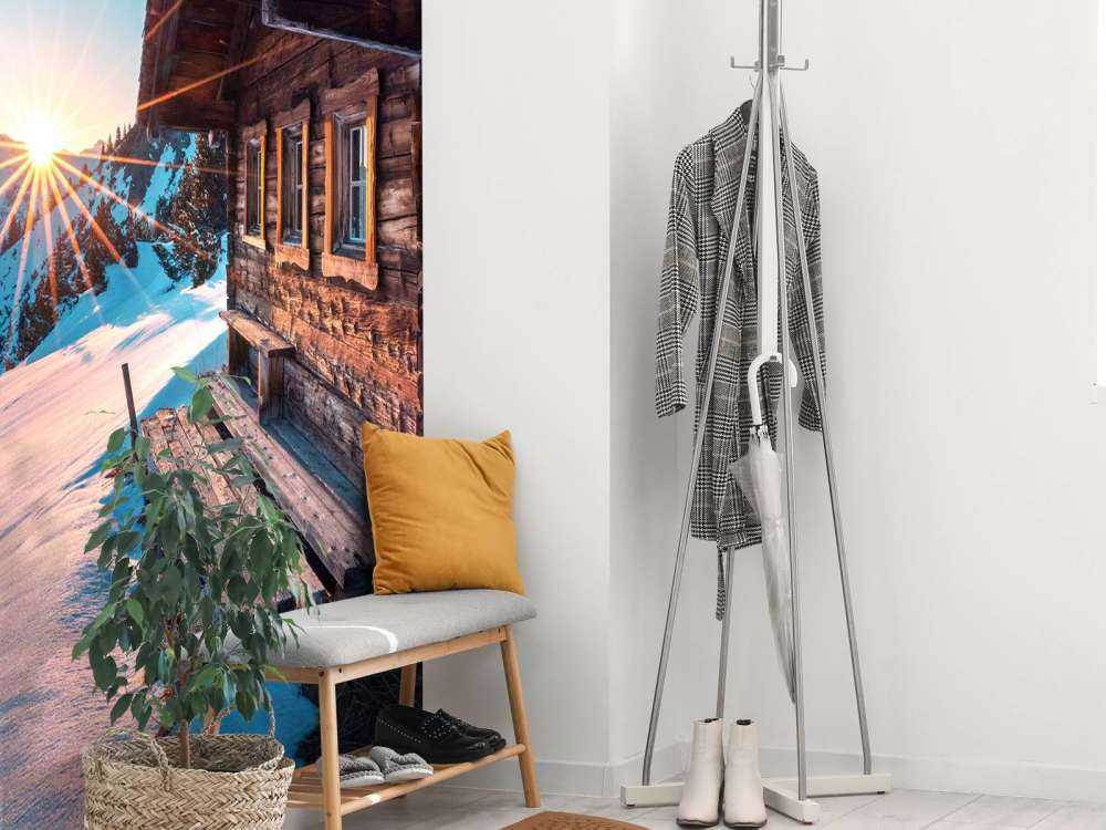 Ciel du matin près d'une cabane alpine en bois.