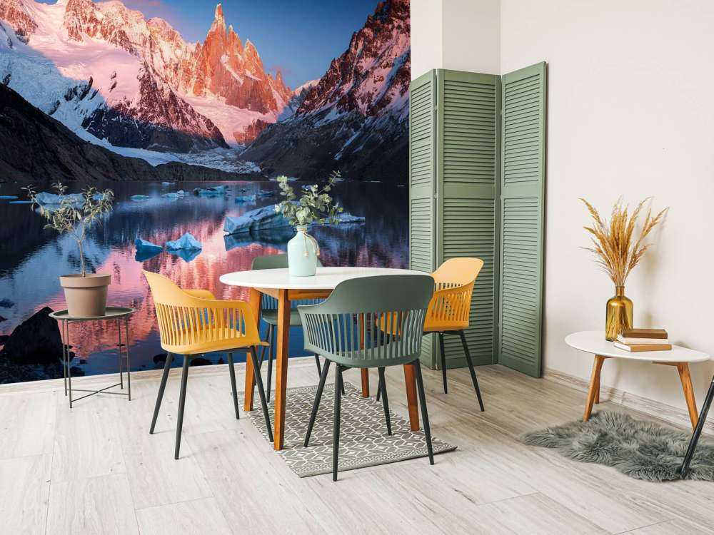 Lac de glacier avec lueur alpine en Patagonie.