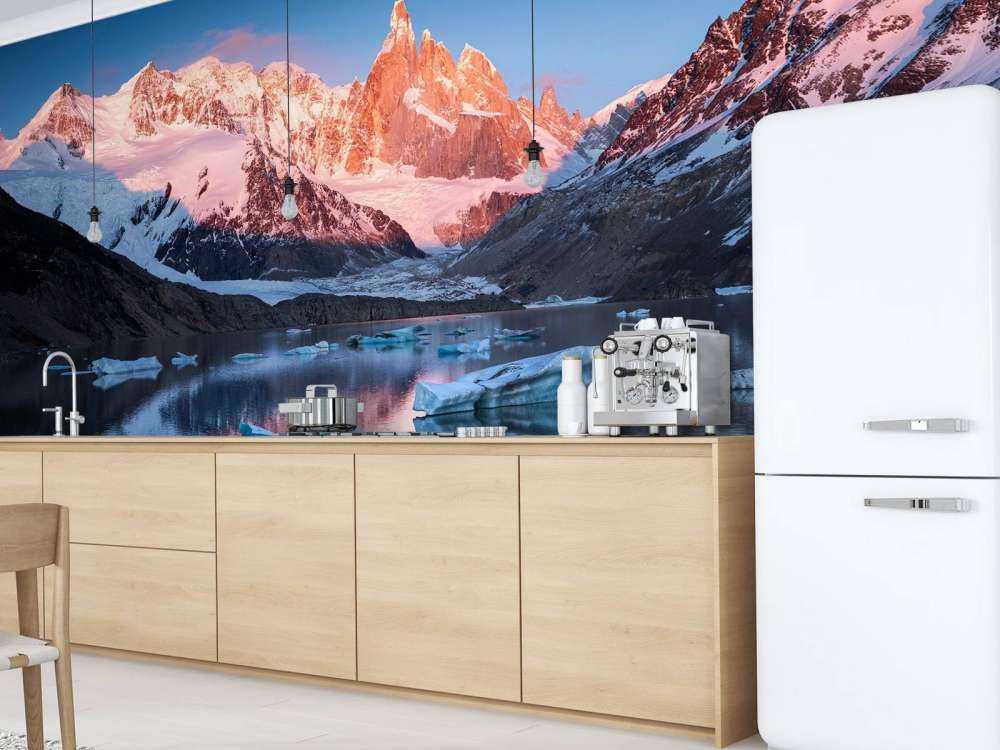 Lac de glacier avec lueur alpine en Patagonie.