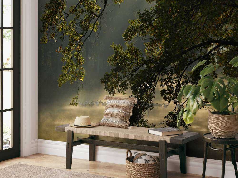 Branches en surplomb au-dessus de l'eau