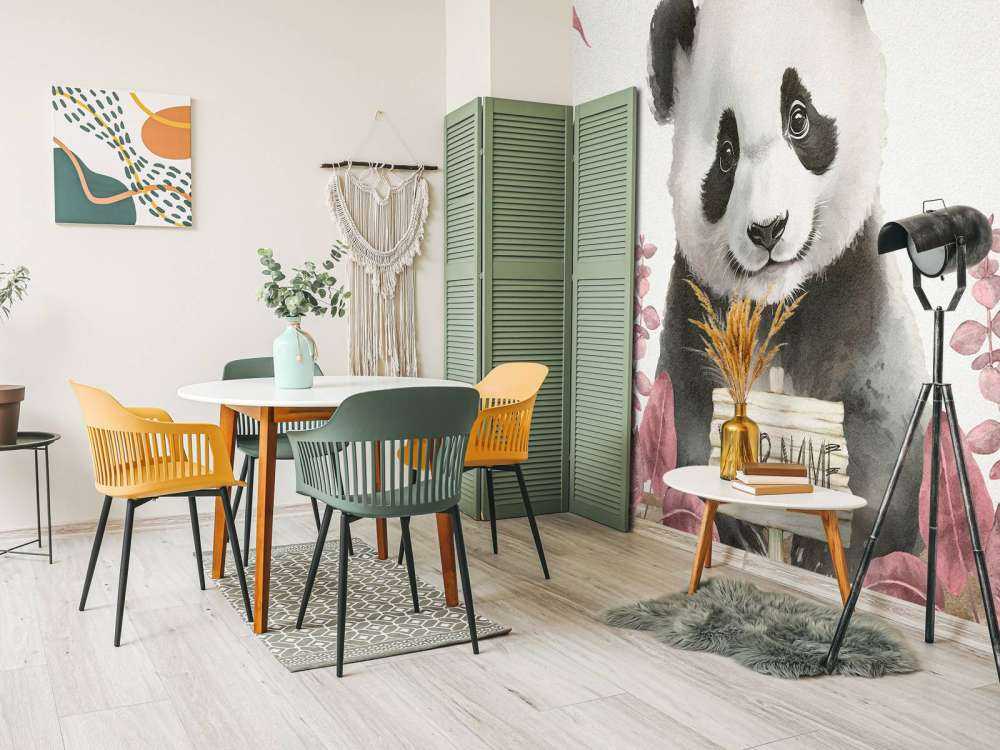 Bébé panda dans la jungle rose