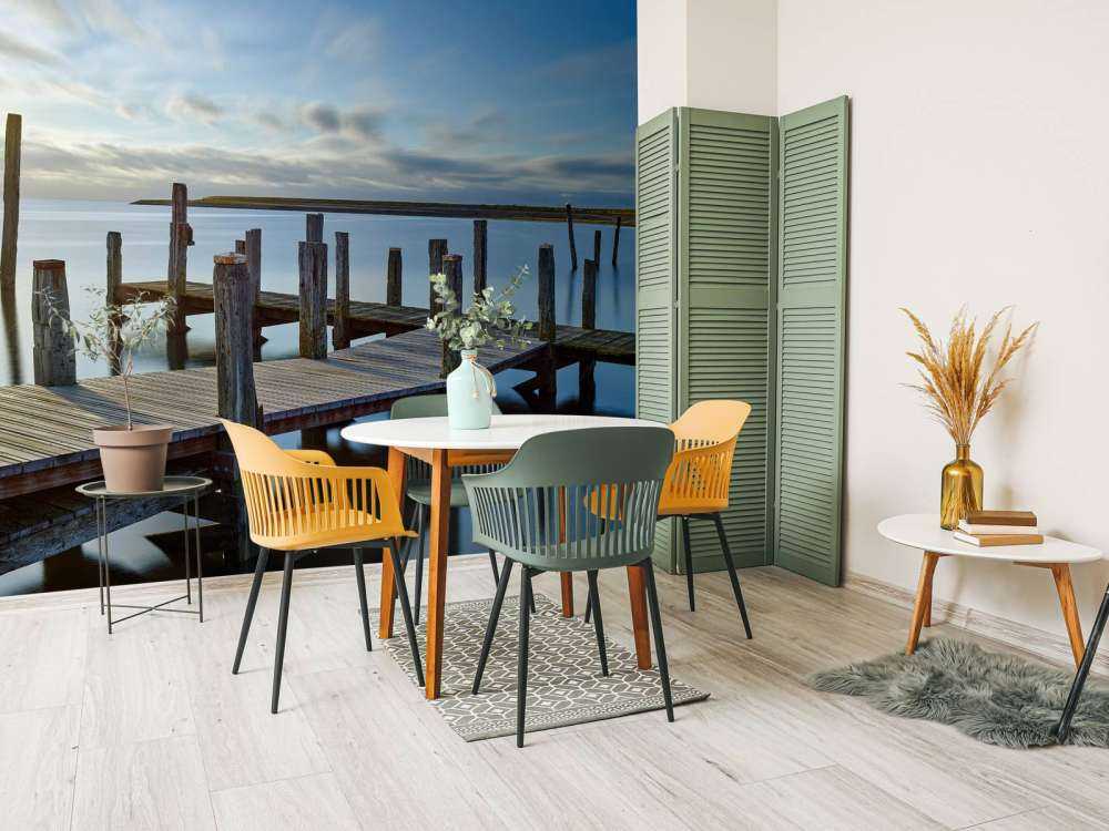 Jetée en bois au lever du soleil