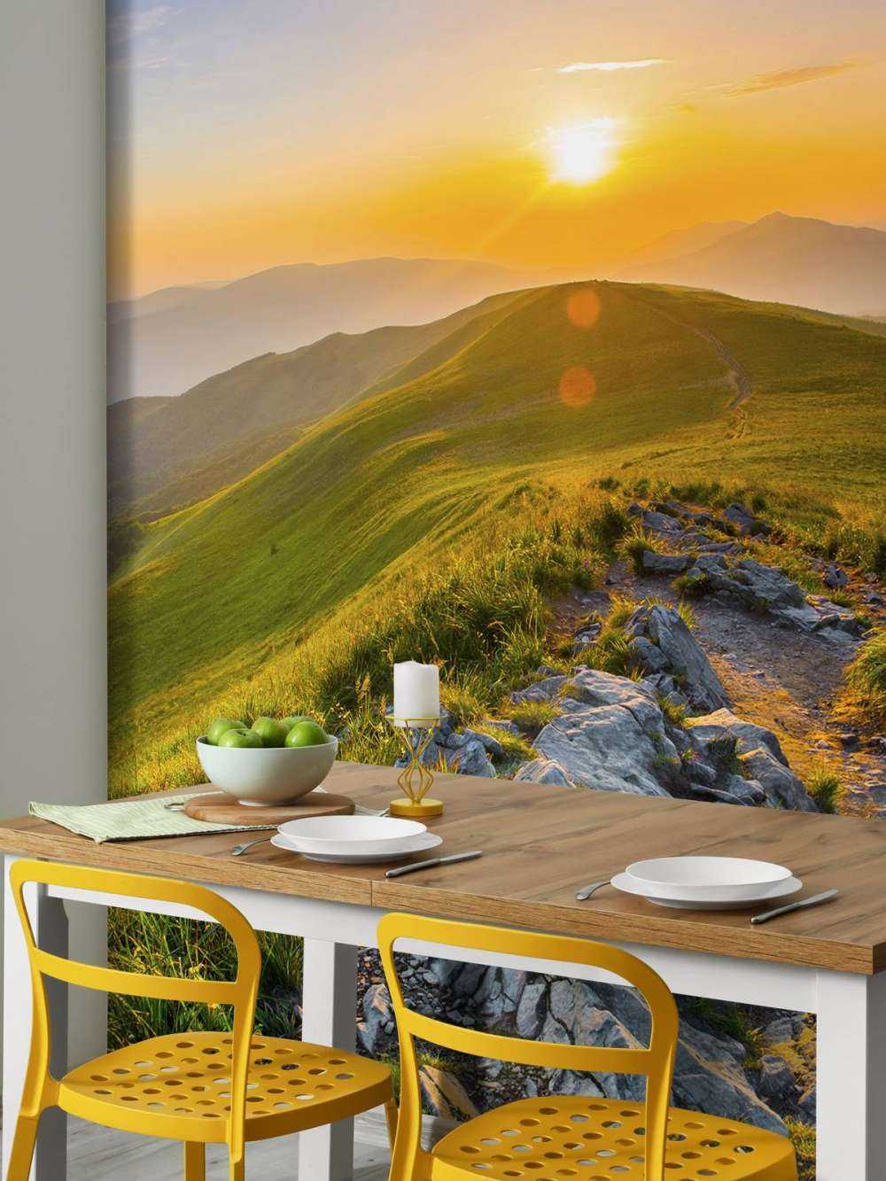 Coucher de soleil dans un paysage montagneux