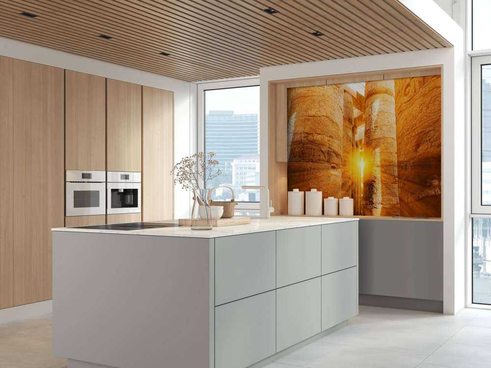 Le soleil à travers les ruines