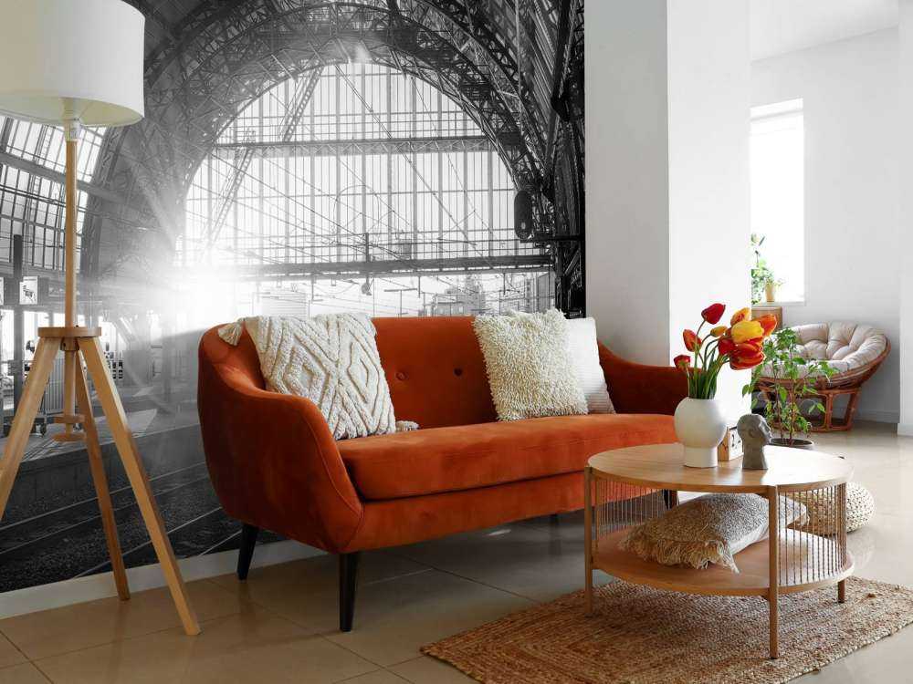 Lever de soleil sur une station en noir et blanc