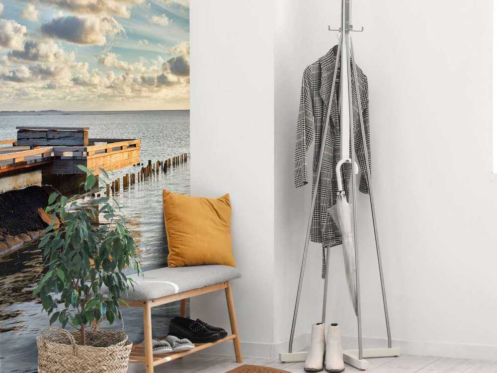 Jetée avec de beaux nuages