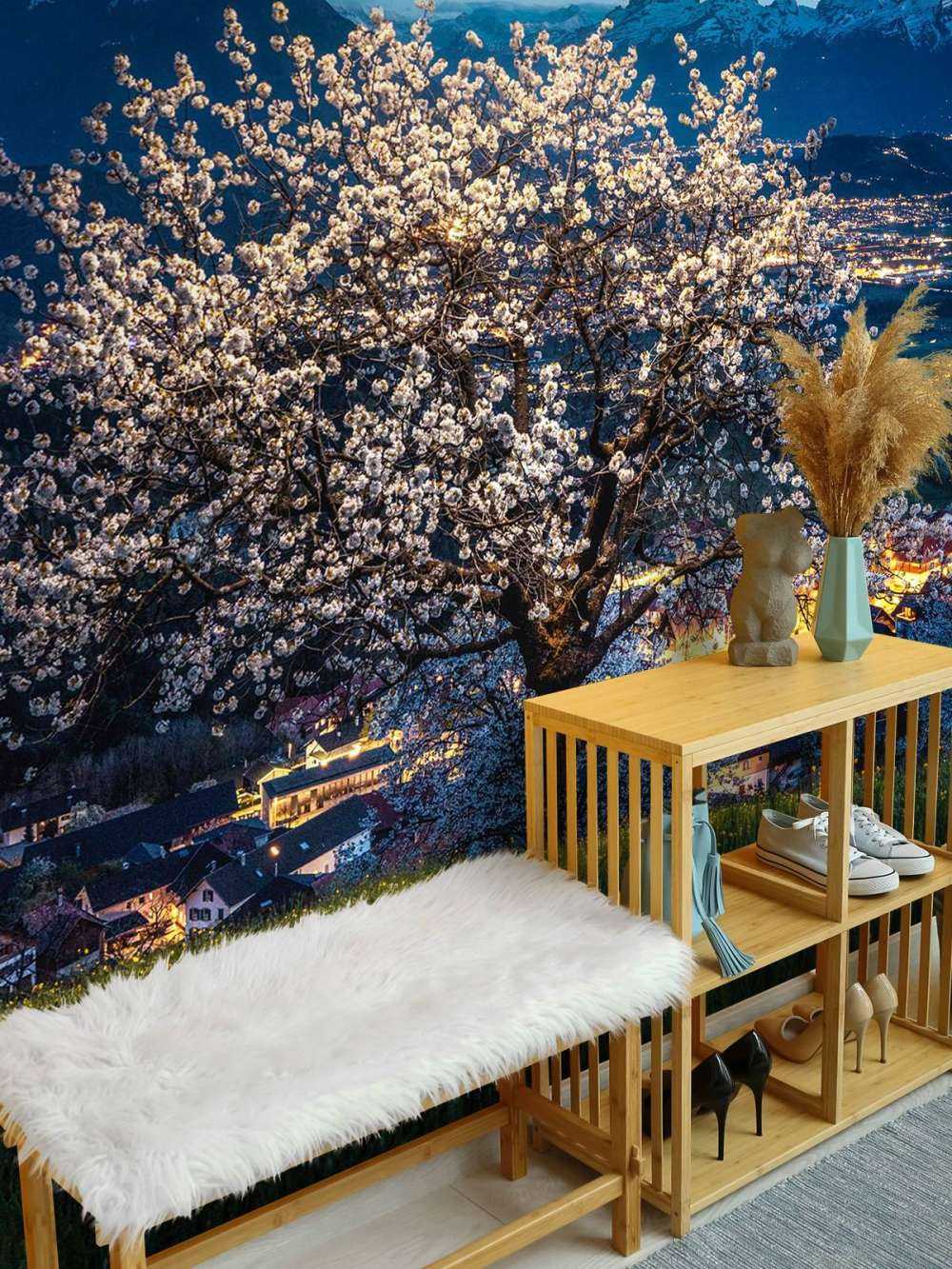 Arbre en fleurs sous la lumière nocturne