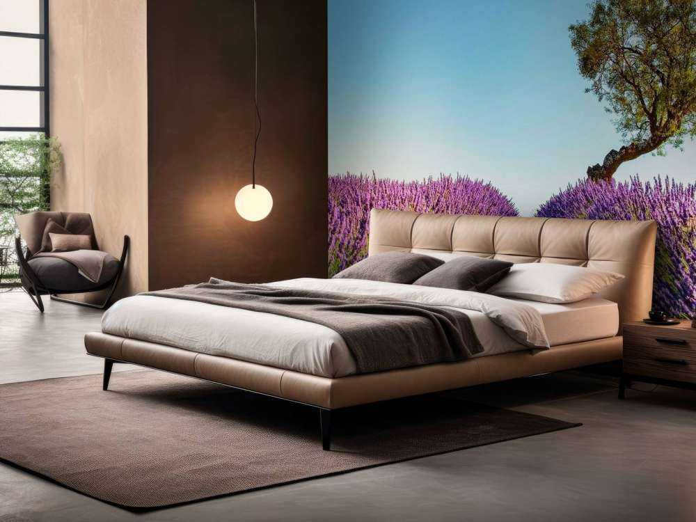 Sentier de lavande sous un ciel bleu.