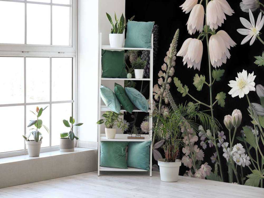 Fleurs des champs sombres avec floraison pastel