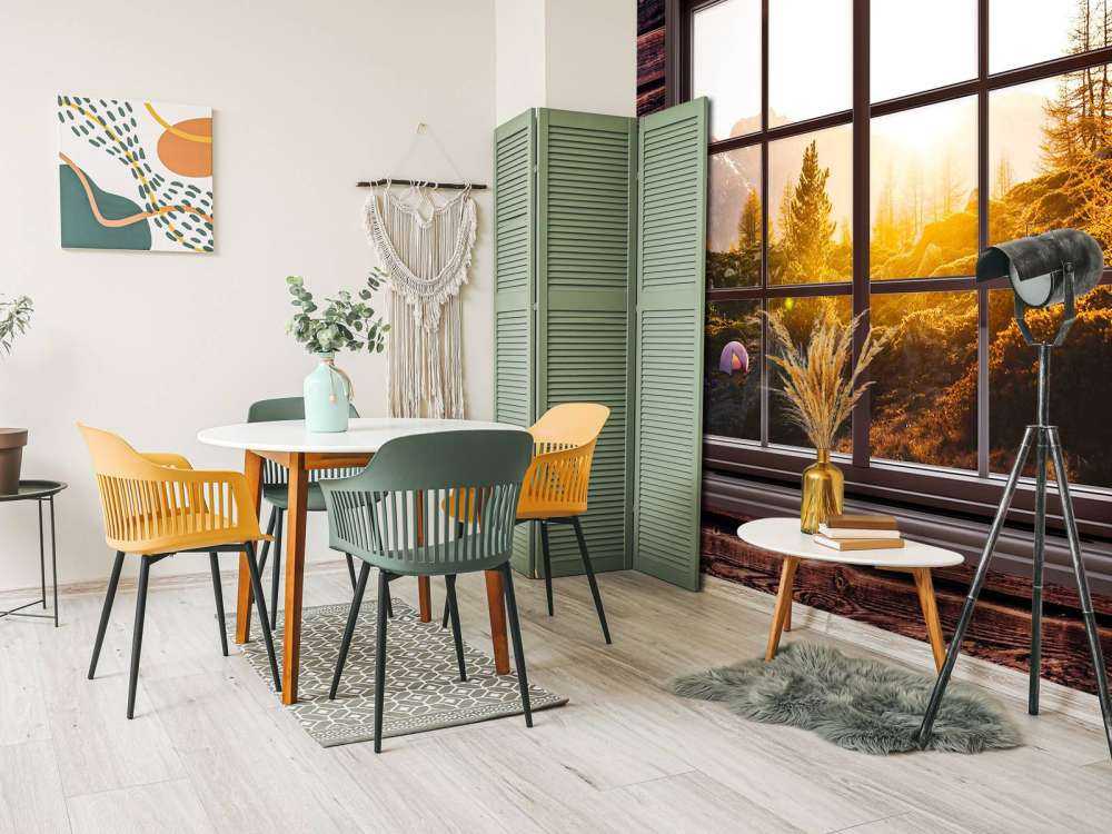 Lever de soleil dans la vallée montagneuse