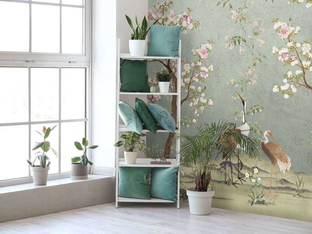 Arbres en fleurs avec des grues sur fond vert jade