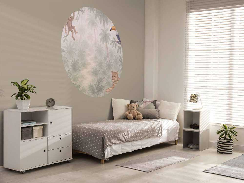 Amis de la jungle dans la brume du matin.