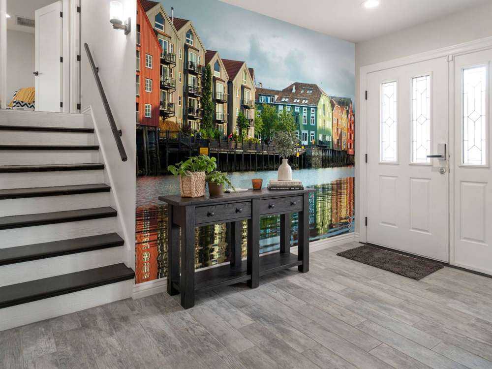 Maisons colorées au bord de l'eau.