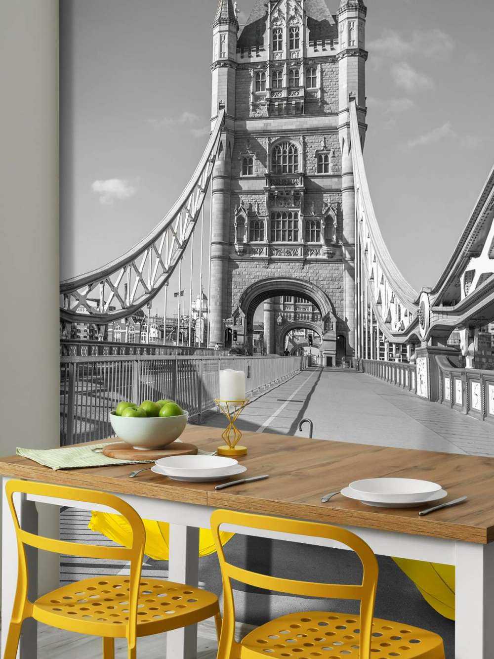 Parapluies jaunes sur le Tower bridge