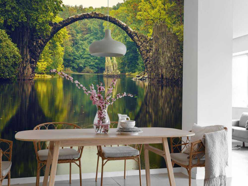 Arche au-dessus du lac