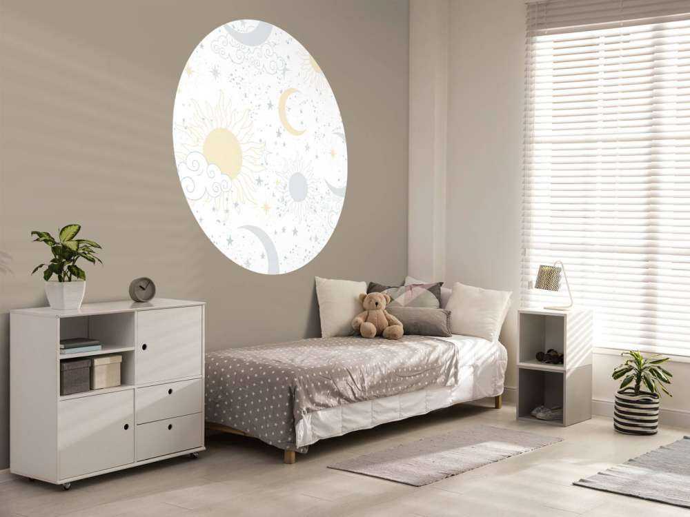Soleil léger et ciel lunaire