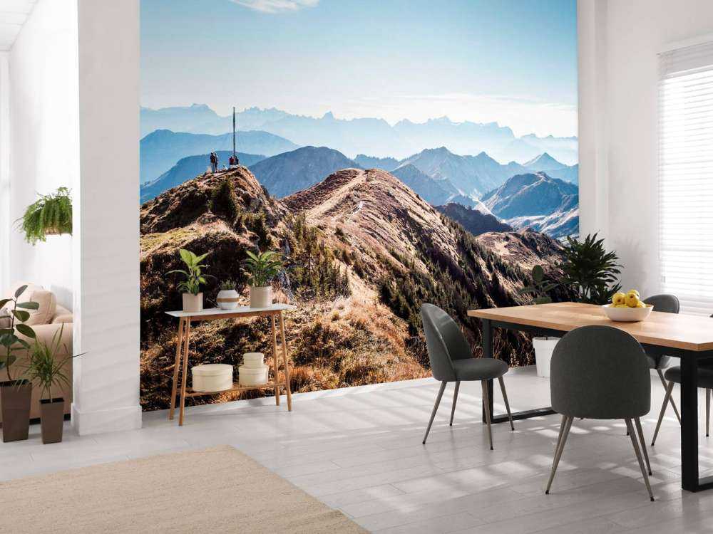 Matin d'automne sur la crête de la montagne