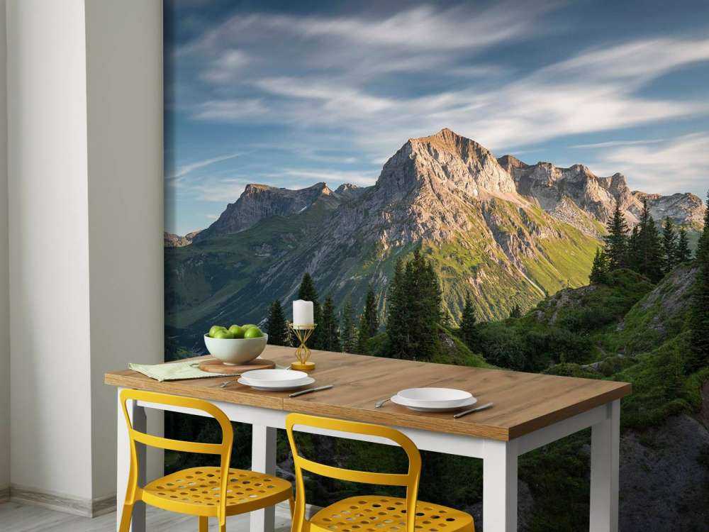 Soleil du soir sur les sommets alpins