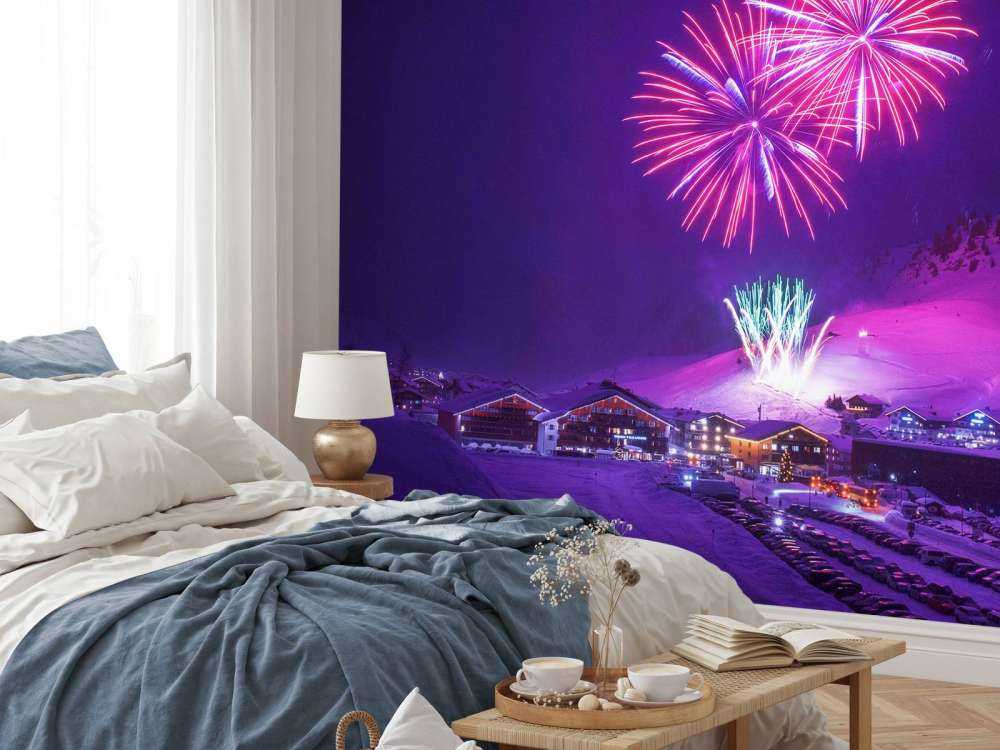 Feu d'artifice au-dessus du village d'hiver