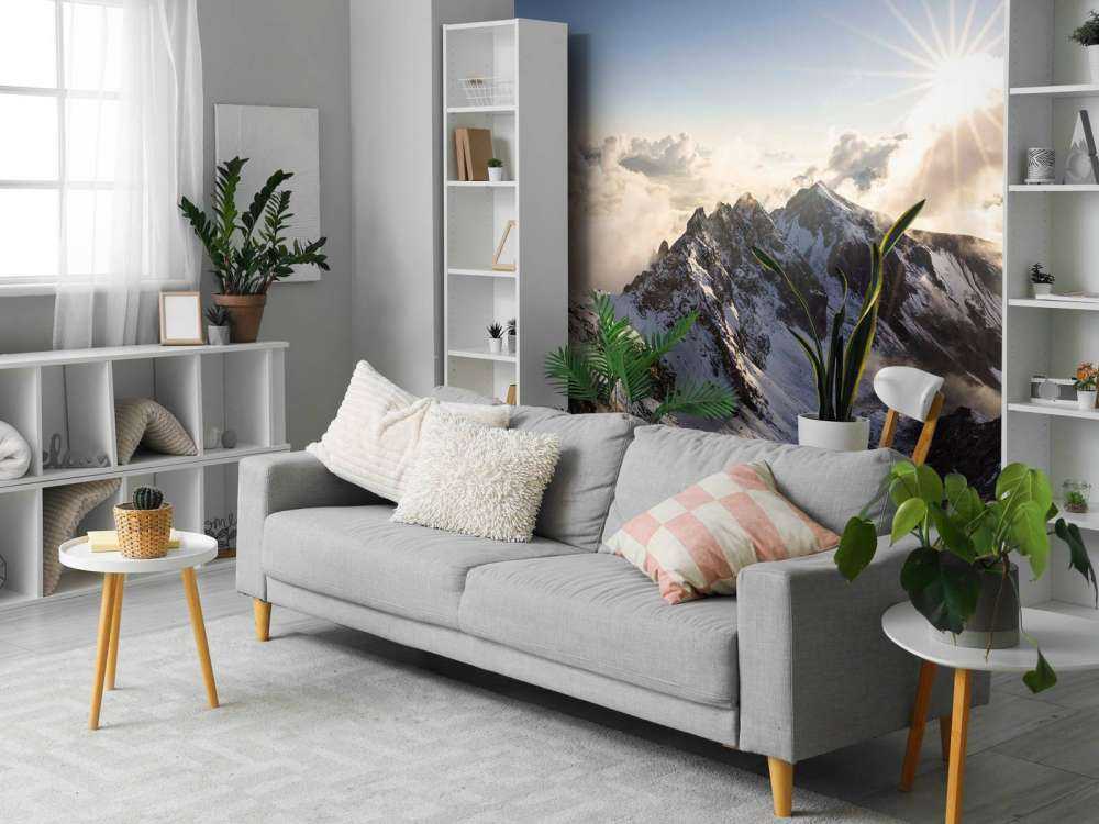 Lumière du soleil sur une crête enneigée